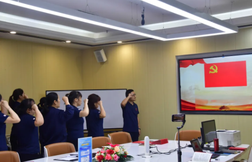 忆初心，，，，，，守党纪，，，，，，赶考路上勇毅行