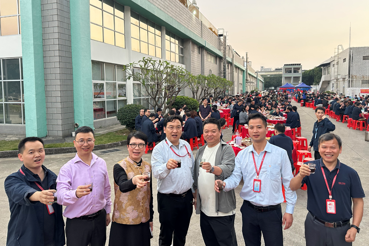 在918博天堂，，，，，，，，我们这样过个暖心年！